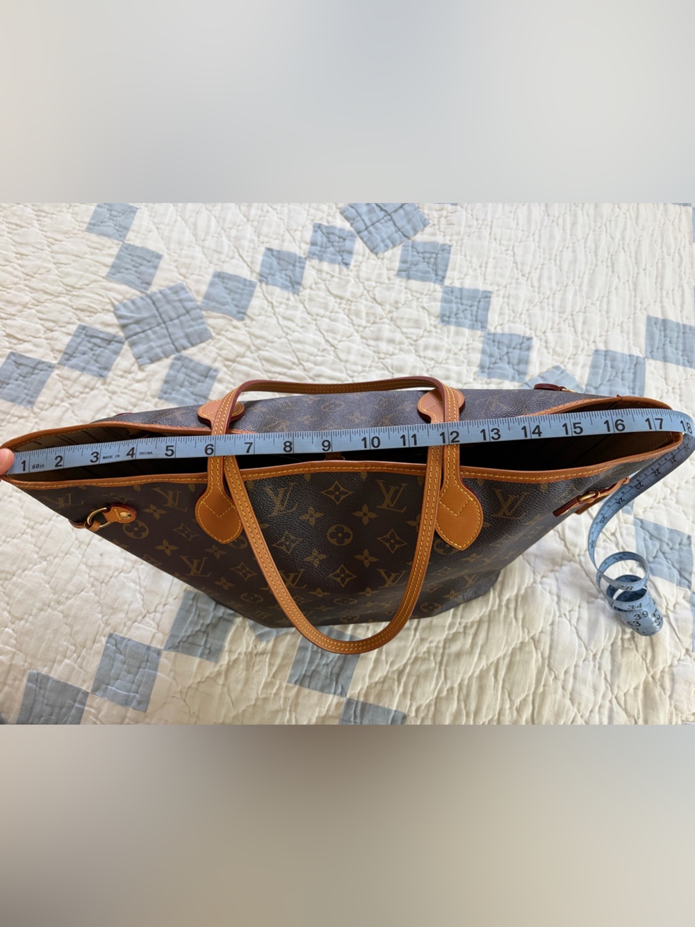 Louis Vuitton Monogram Neverfull Tote, MM - Picture 14 of 16